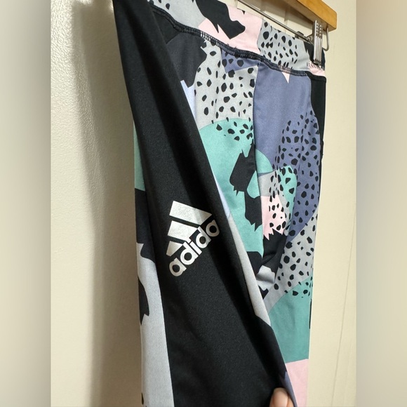 Adidas leggi girl’s medium - Picture 4 of 7